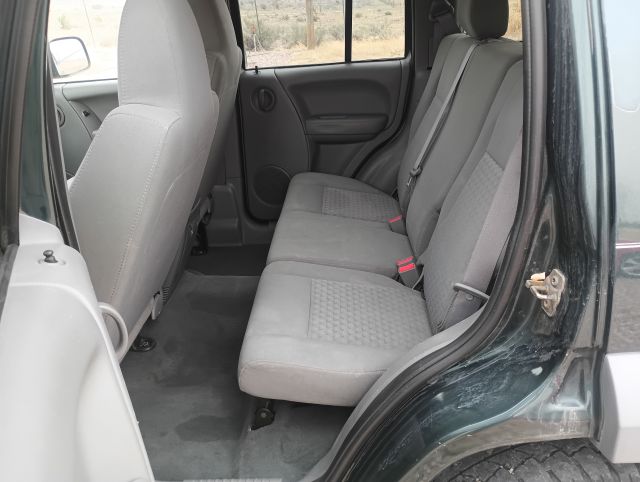 2006 LIBERTY SPORT 4X4 (8).jpg